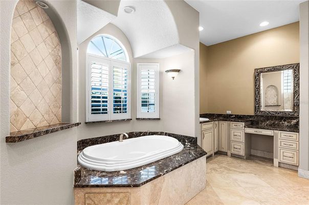 Bathroom, Interior, Recessed Lighting