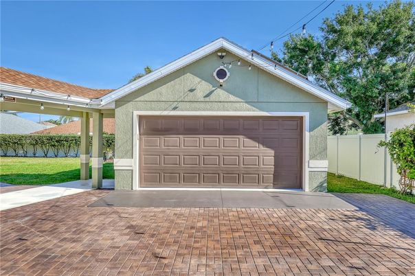 Detached Garage, Exterior