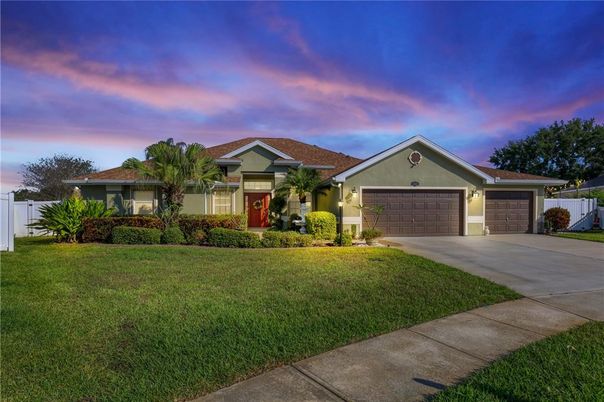 Attached, Exterior, Facade, Ranch
