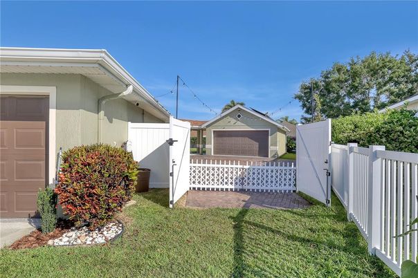 Detached Garage, Exterior