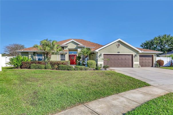 Attached, Exterior, Facade, Ranch