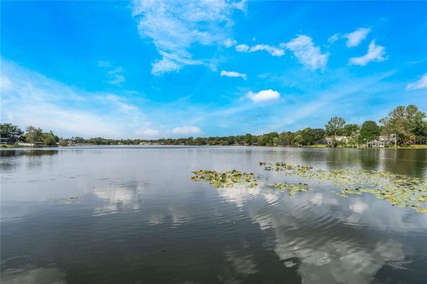 Exterior, Lake