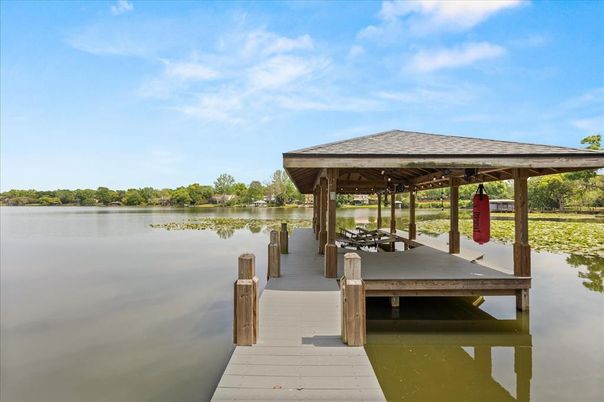 Exterior, Lake