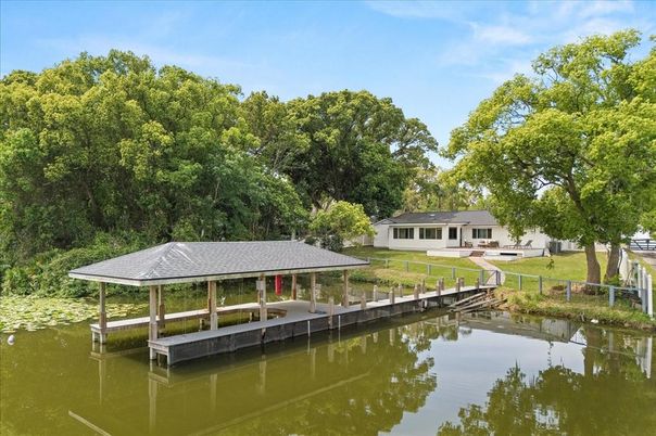 Exterior, Lake