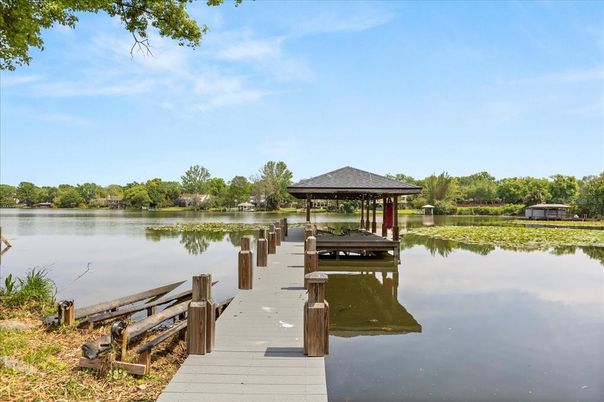 Exterior, Lake