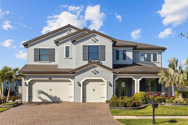Attached, Exterior, Facade, Mediterranean