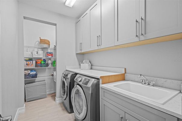 Interior, Washer, Wood Texture Flooring