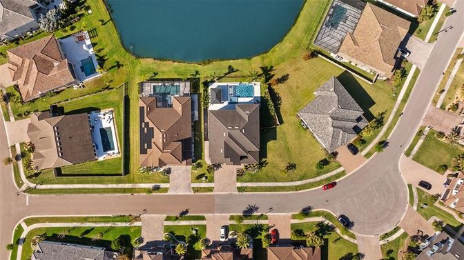 Exterior, Drone