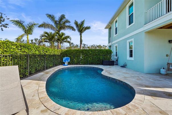 Exterior, Pool