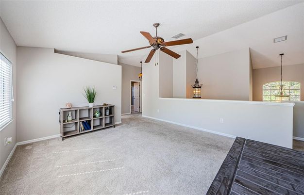 Empty room, Interior, Pendant Lights