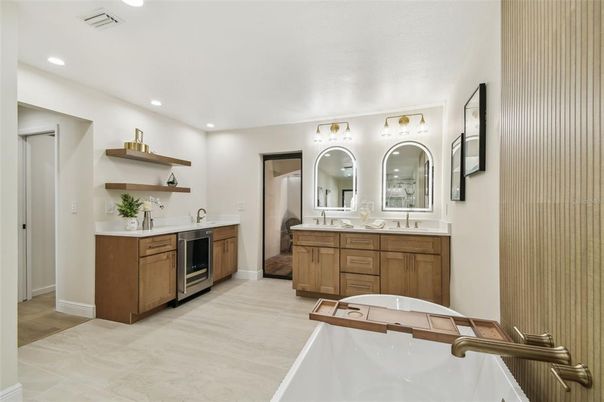Bathroom, Dual Sink Vanities, Interior, Recessed Lighting