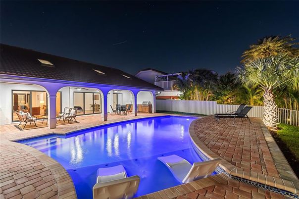 Exterior, Pool