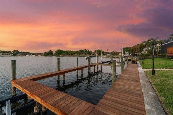 Exterior, Lake