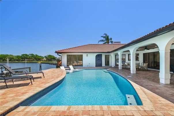 Exterior, Pool, Water