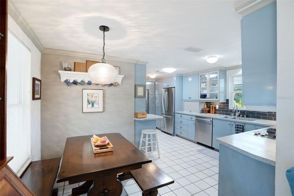 Dining room, Interior, Kitchen, Pendant Lights, Stainless Steel Appliances