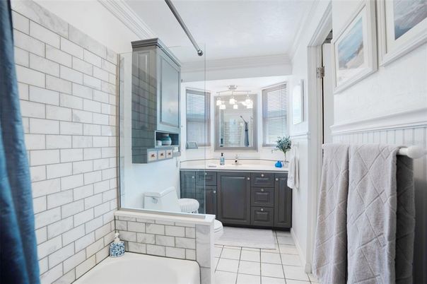 Bathroom, Interior, Pendant Lights