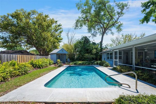Exterior, Pool