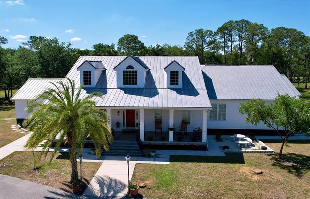 Exterior, Facade, Farmhouse