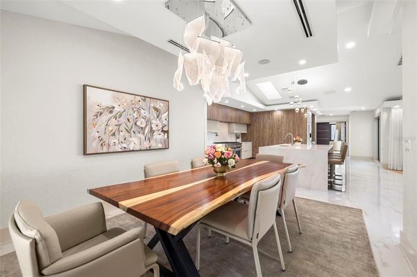 Chandelier, Dining room, Interior, Kitchen, Marble, Recessed Lighting