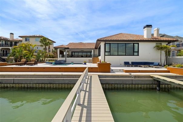 Exterior, Lake
