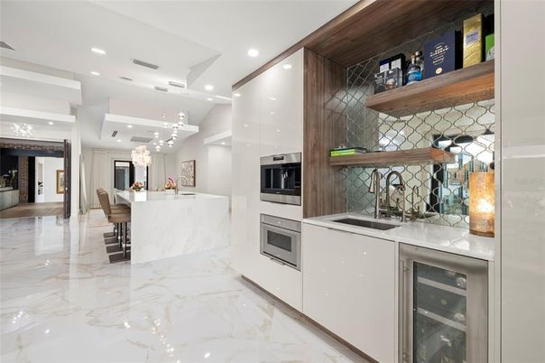 Chandelier, Interior, Kitchen, Marble, Pendant Lights, Recessed Lighting, Stainless Steel Appliances