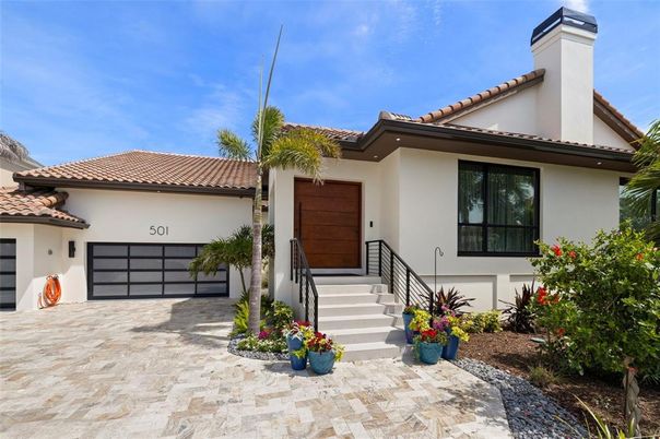 Attached, Exterior, Facade, Mediterranean