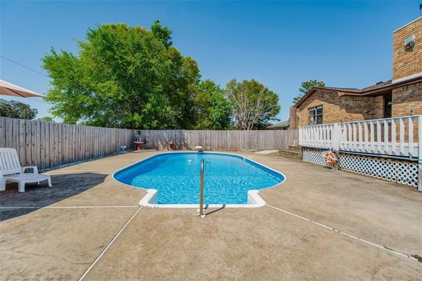 Exterior, Pool