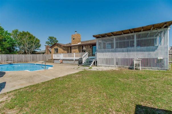 Backyard, Exterior, Pool
