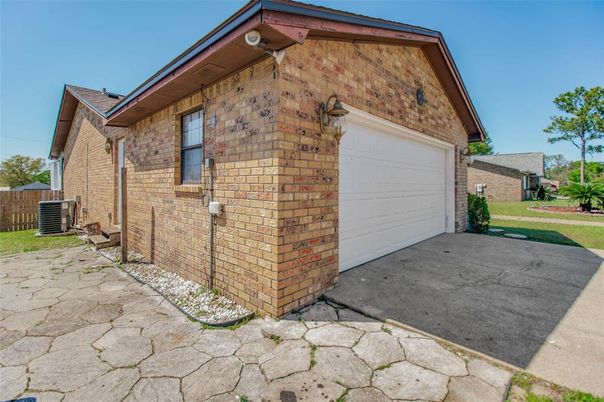 Detached Garage, Exterior