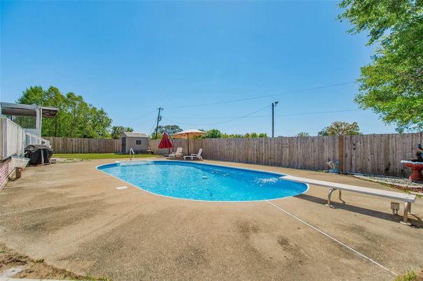 Exterior, Pool