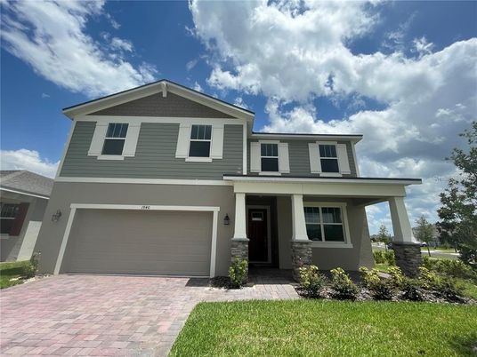 Attached, Exterior, Facade, American Craftsman