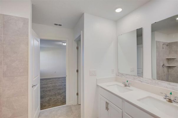 Bathroom, Dual Sink Vanities, Interior, Recessed Lighting