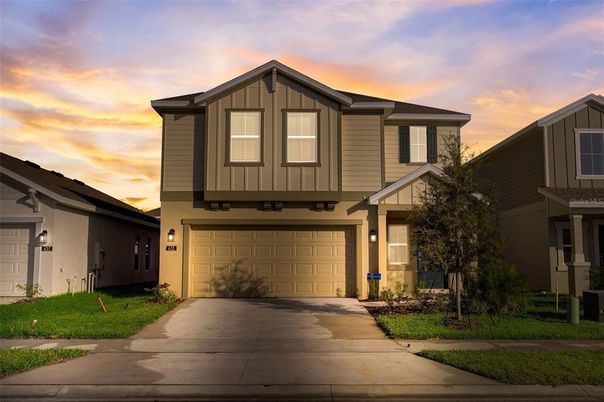 Attached, Exterior, Facade, American Craftsman