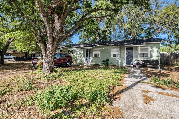 Exterior, Facade, Ranch