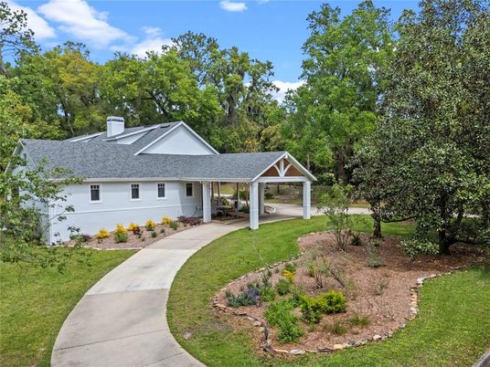 Backyard, Exterior, Facade, Ranch