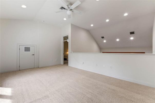 Empty room, Interior, Recessed Lighting
