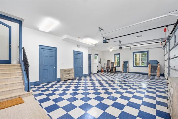 Garage, Interior