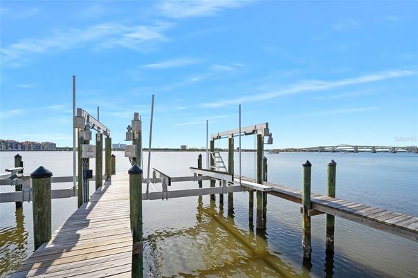 Exterior, Lake
