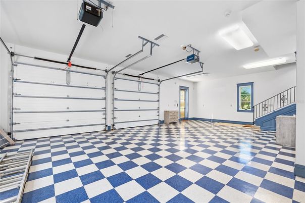 Garage, Interior