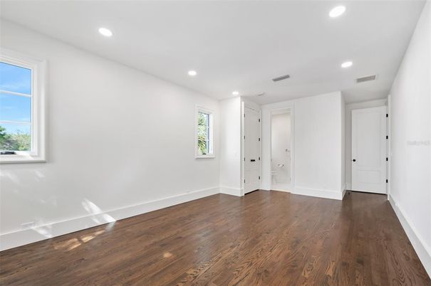 Empty room, Interior, Recessed Lighting, Wood Texture Flooring