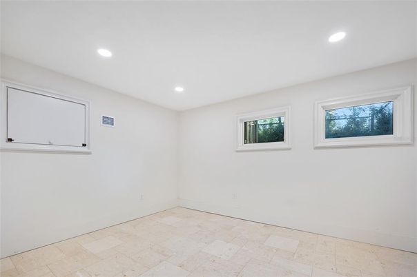 Empty room, Interior, Recessed Lighting