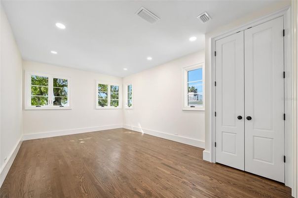 Empty room, Interior, Recessed Lighting, Wood Texture Flooring