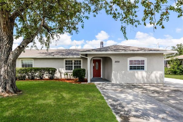 Backyard, Exterior, Facade, Ranch
