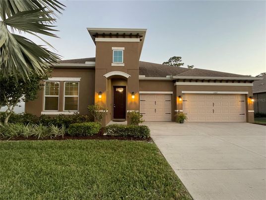 Attached, Exterior, Facade, Ranch