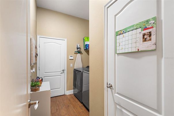 Interior, Washer, Wood Texture Flooring