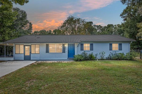 Backyard, Exterior, Facade, Ranch