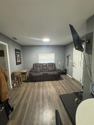 Fitness Equipment, Interior, Living room, Recessed Lighting, Wood Texture Flooring