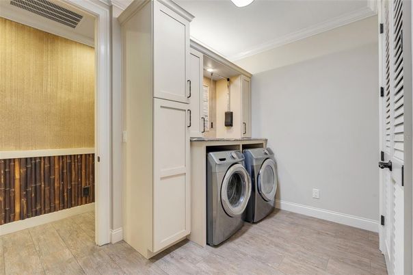 Interior, Washer, Wood Texture Flooring