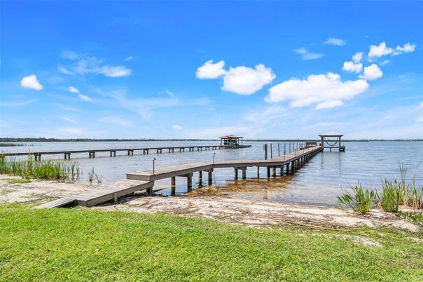 Exterior, Lake