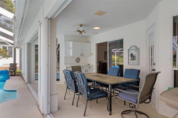 Dining room, Interior